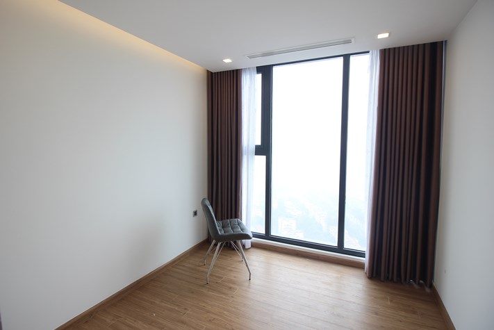 Four bedrooms apartment for rent in Vinhome Metropolis, Lieu Giai, Hanoi.