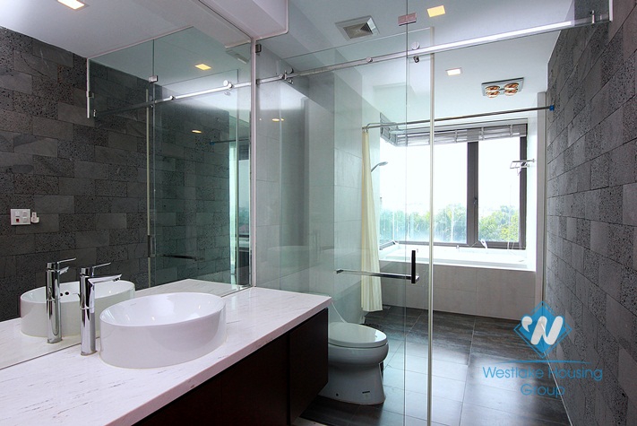 A luxury 4 bedroom apartment for rent in Dang Thai Mai, Tay Ho