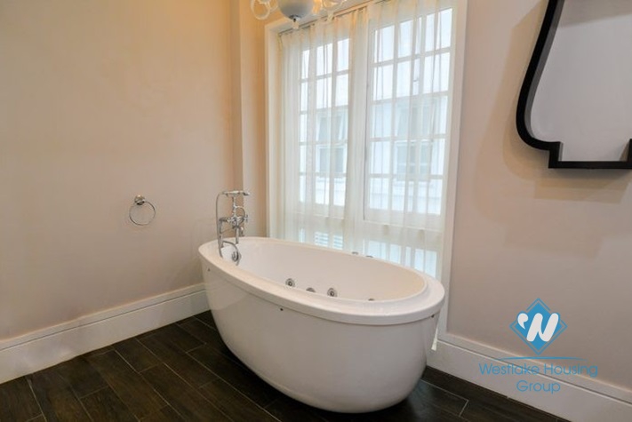 Hanoi furnished 5 bedrooms villa for let in Vinhomes Riverside with river view