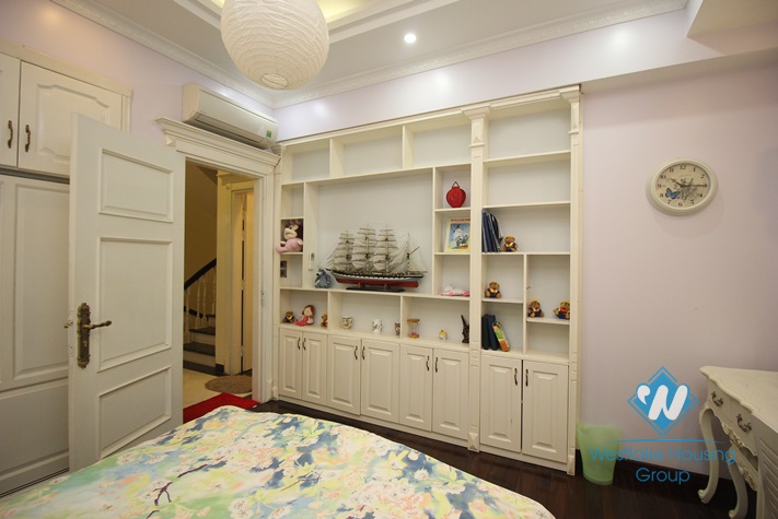 Charming villa for rent in Vinhomes Riverside, Long Bien District, Ha Noi