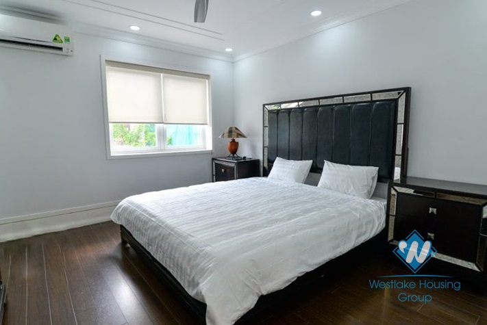 Hanoi furnished 5 bedrooms villa for let in Vinhomes Riverside with river view