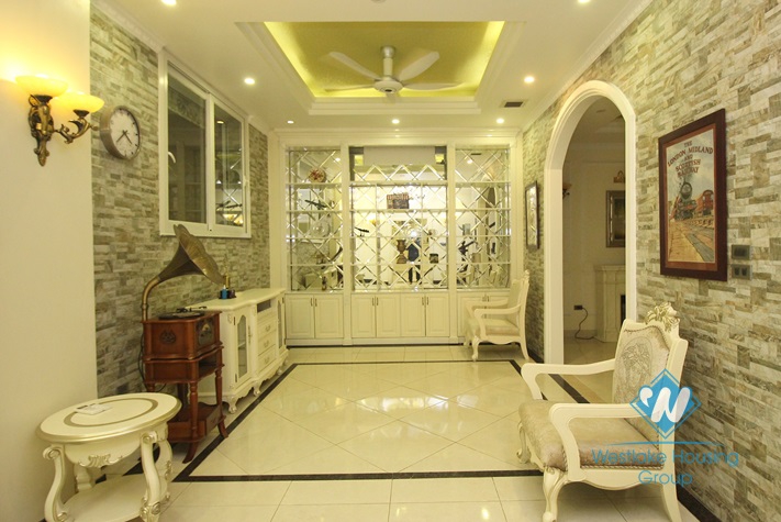 Charming villa for rent in Vinhomes Riverside, Long Bien District, Ha Noi