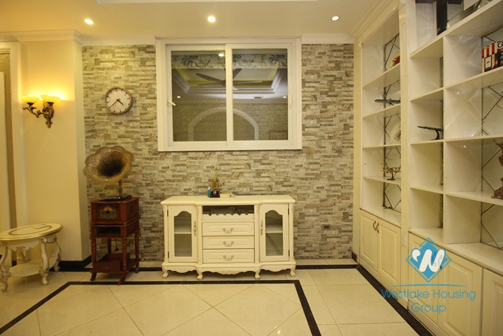 Charming villa for rent in Vinhomes Riverside, Long Bien District, Ha Noi