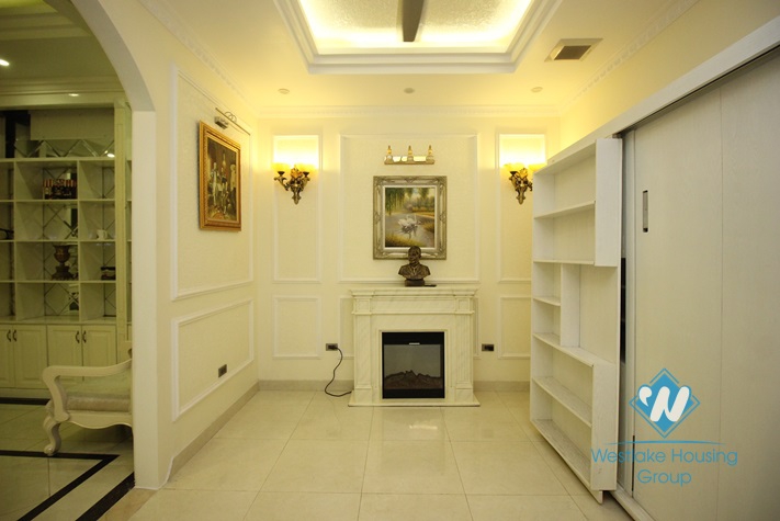 Charming villa for rent in Vinhomes Riverside, Long Bien District, Ha Noi