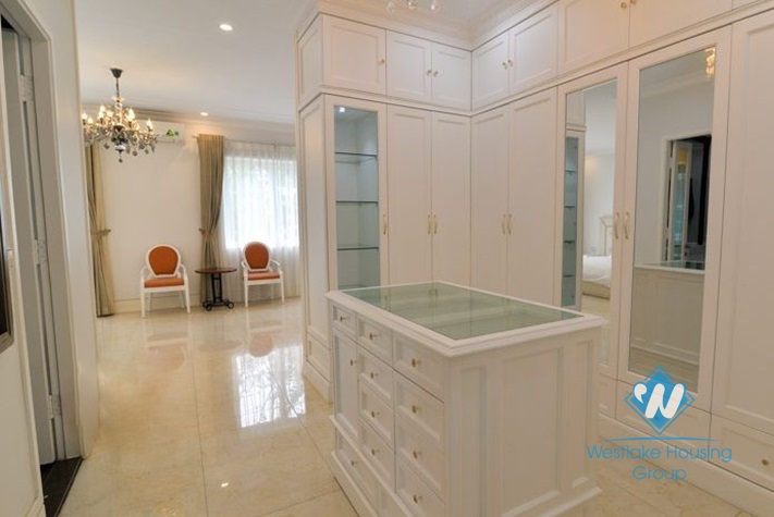 Hanoi furnished 5 bedrooms villa for let in Vinhomes Riverside with river view