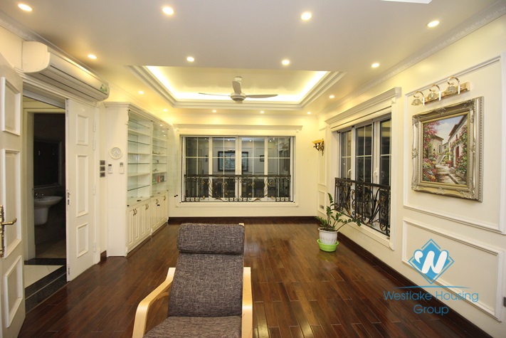 Charming villa for rent in Vinhomes Riverside, Long Bien District, Ha Noi