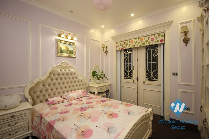 Charming villa for rent in Vinhomes Riverside, Long Bien District, Ha Noi