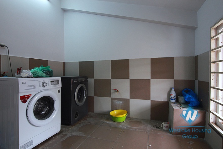 A massive old but modern villa for rent in a quiet alley of Au Co street, Tay Ho 