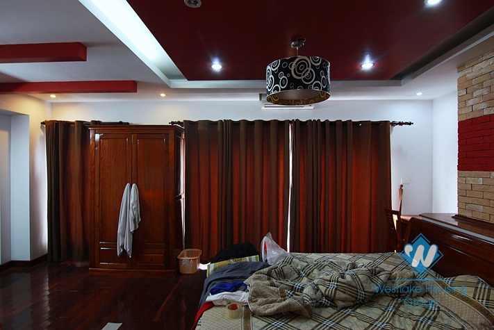 A massive old but modern villa for rent in a quiet alley of Au Co street, Tay Ho 