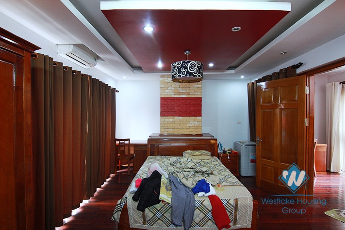 A massive old but modern villa for rent in a quiet alley of Au Co street, Tay Ho 