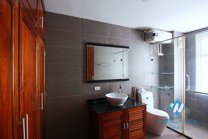 A massive old but modern villa for rent in a quiet alley of Au Co street, Tay Ho 