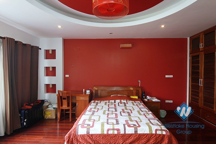 A massive old but modern villa for rent in a quiet alley of Au Co street, Tay Ho 