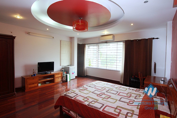 A massive old but modern villa for rent in a quiet alley of Au Co street, Tay Ho 