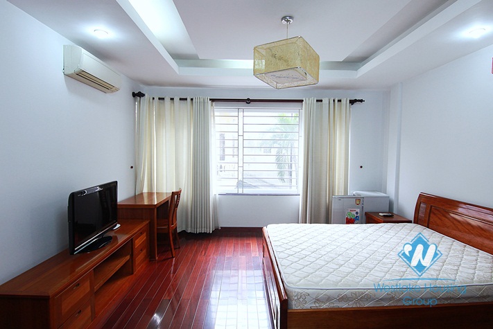 A massive old but modern villa for rent in a quiet alley of Au Co street, Tay Ho 