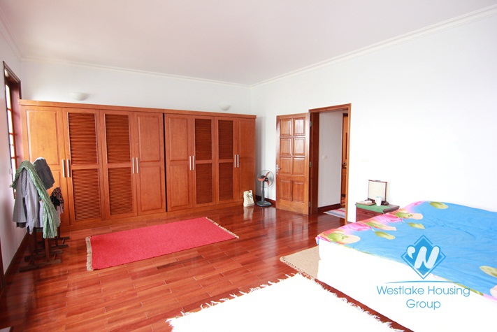 Gorgeous water-viewed house for rent in Tay Ho, Hanoi