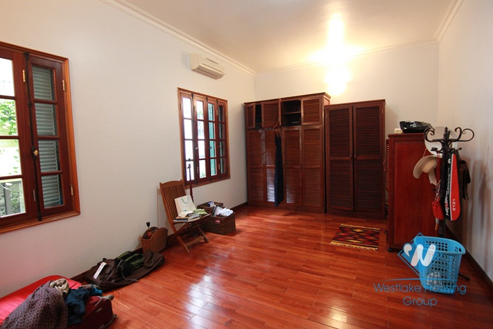 Gorgeous water-viewed house for rent in Tay Ho, Hanoi