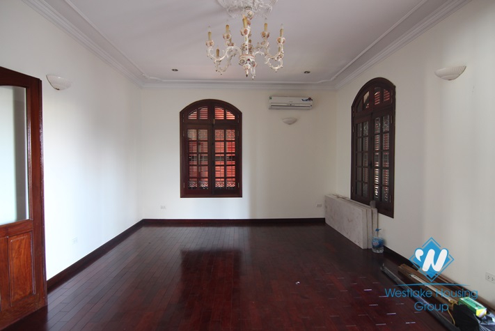 Lakeside house to rent with beautiful lake view balcony and small swimming pool