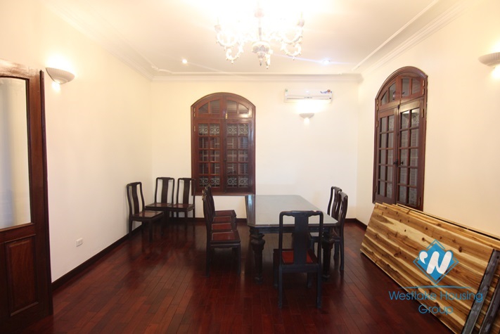 Lakeside house to rent with beautiful lake view balcony and small swimming pool