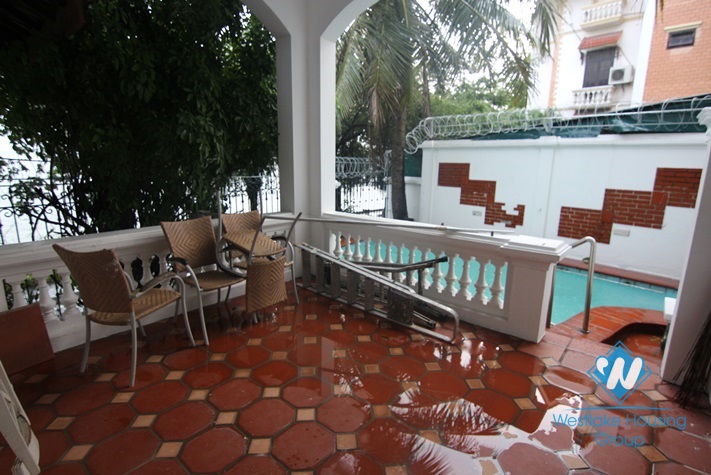 Lakeside house to rent with beautiful lake view balcony and small swimming pool