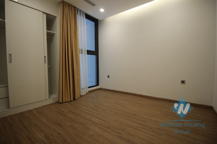 Three bedrooms apartments for rent in Vinhome Metropolis 29 Lieu Giai Ba Dinh.