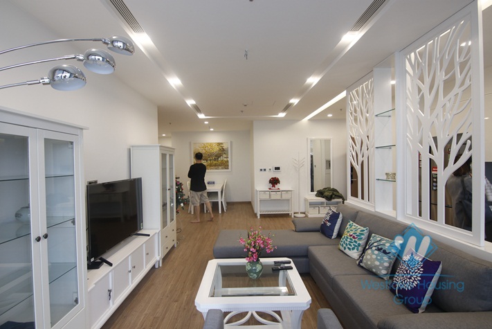 03 bedrooms apartment with 146sqm for rent in Vinhome Metropolis.