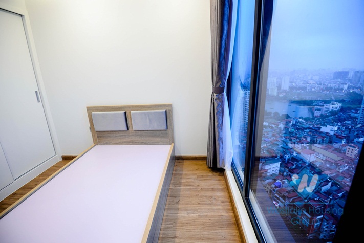 Two bedrooms apartment with nice view for rent in Vinhome Metropolis.