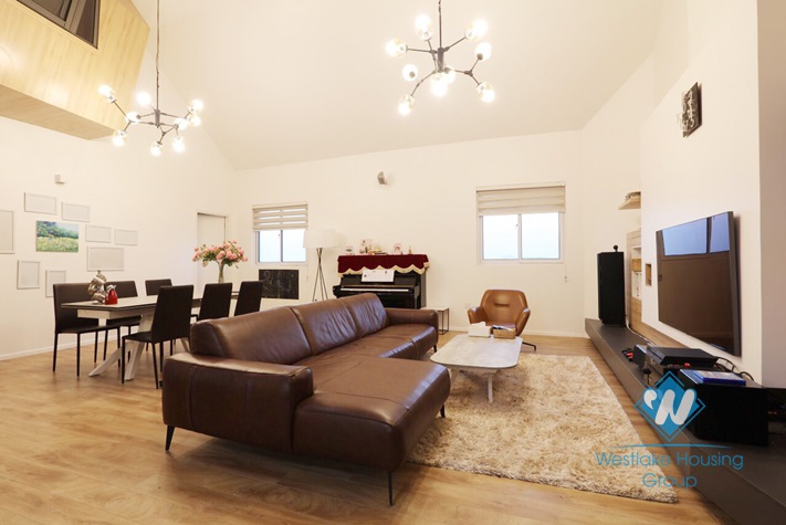 A charming penhouse with 4 bedrooms apartment for rent in G Tower Ciputra.