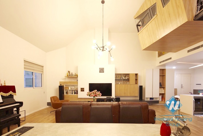 A charming penhouse with 4 bedrooms apartment for rent in G Tower Ciputra.