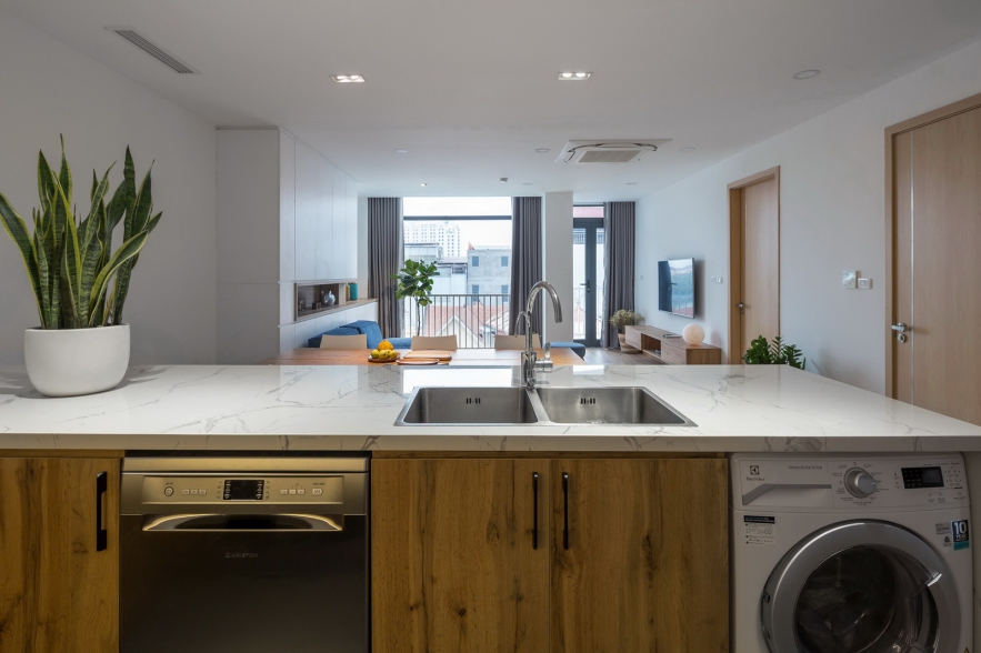 Brand new 02 bedrooms with big balcony for rent in Tay Ho area 