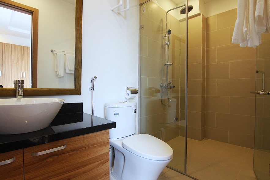 Top floor super modern apartment for rent on Dang Thai Mai, Tay Ho