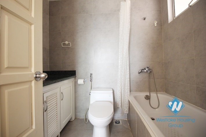 A cheap 4 bedroom apartment for rent in Ciputra, Tay ho