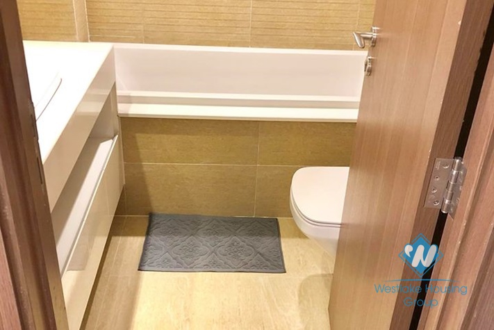 Lovely and brand-new apartment for rent in Vinhome Metropolis, Lieu Giai, Ba Dinh area.