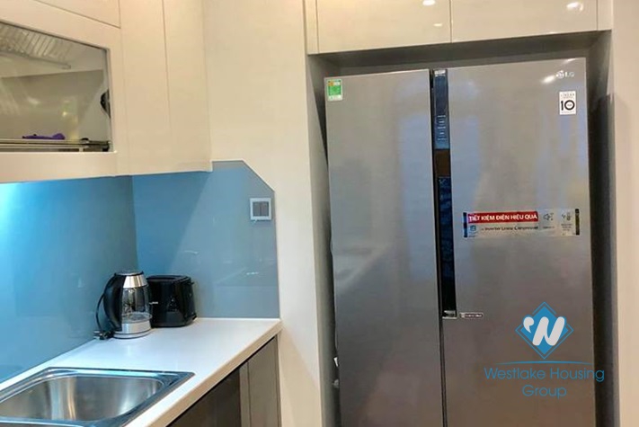 Lovely and brand-new apartment for rent in Vinhome Metropolis, Lieu Giai, Ba Dinh area.