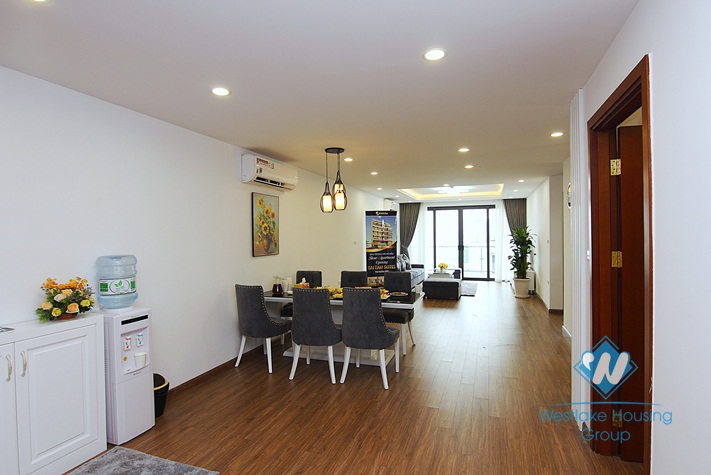 A glamorous apartment for rent on Xuan Dieu, Tay Ho District