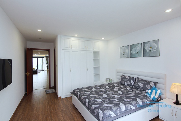 A glamorous apartment for rent on Xuan Dieu, Tay Ho District