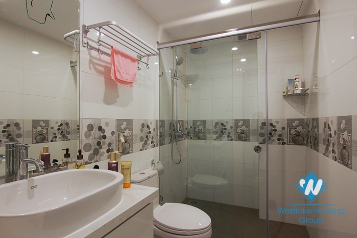 A nice 02 bedrooms for rent in Xuan Dieu area, Tay Ho District, Hanoi 