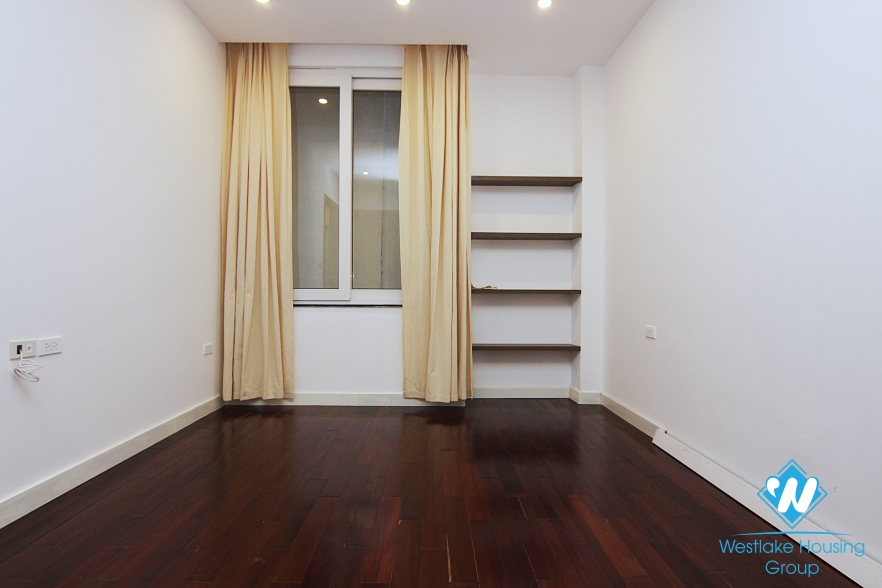 Spacious 4 bedrooms rental apartment on Dang Thai Mai street, Tay Ho, Hano