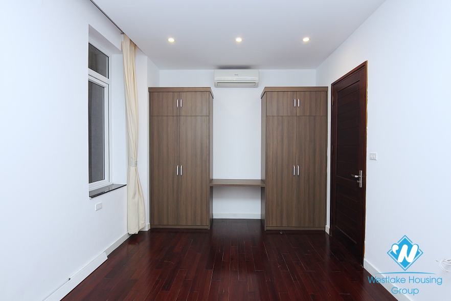 Spacious 4 bedrooms rental apartment on Dang Thai Mai street, Tay Ho, Hano