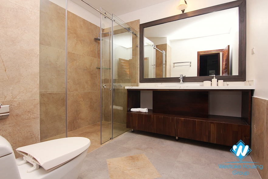 Spacious 4 bedrooms rental apartment on Dang Thai Mai street, Tay Ho, Hano