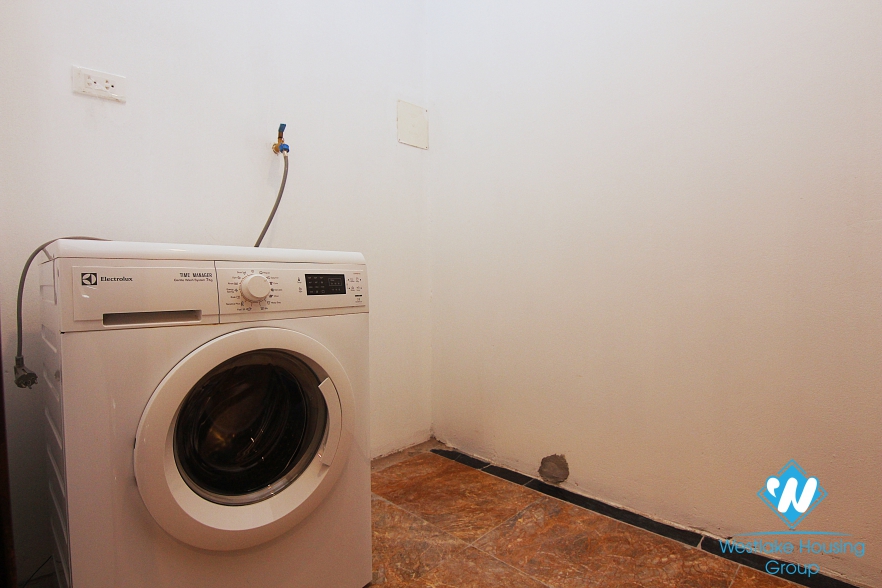 Spacious 4 bedrooms rental apartment on Dang Thai Mai street, Tay Ho, Hano