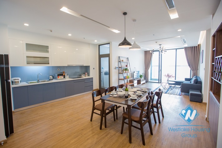 Bright and morden 3 bedrooms apartment for rent in Vinhome Metropolis, Lieu Giai, Ba Dinh.