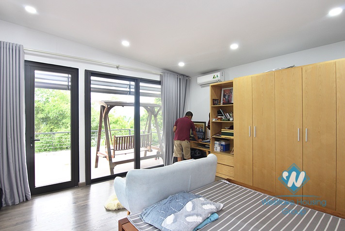 A green house near red river with huge size for rent in Ngoc Thuy, Long Bien district.