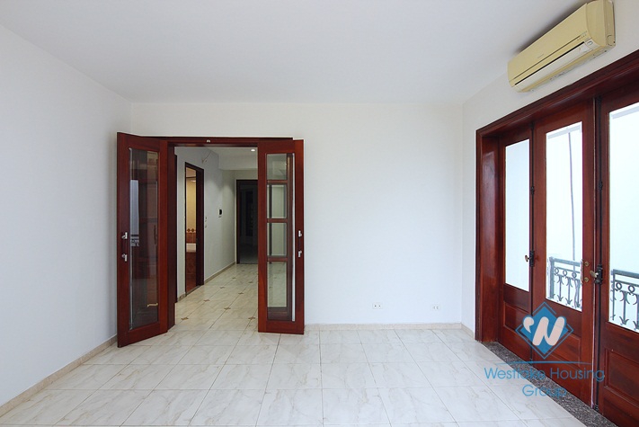 A massive villa for rent on Au Co street, Tay Ho District