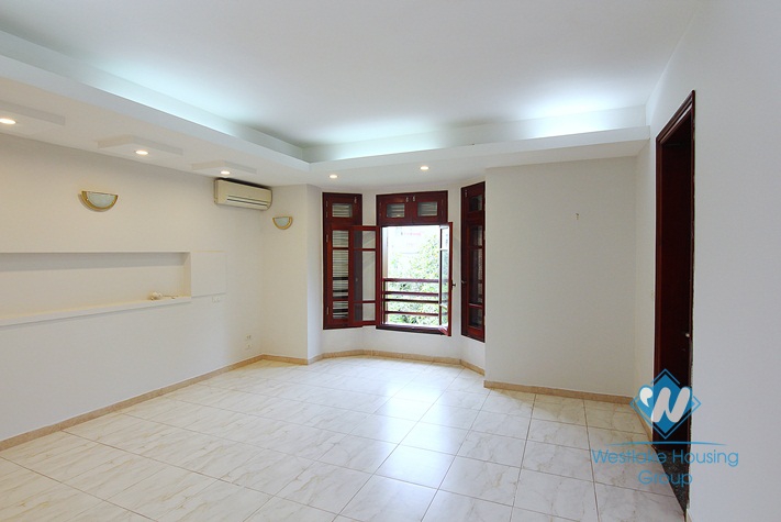 A massive villa for rent on Au Co street, Tay Ho District