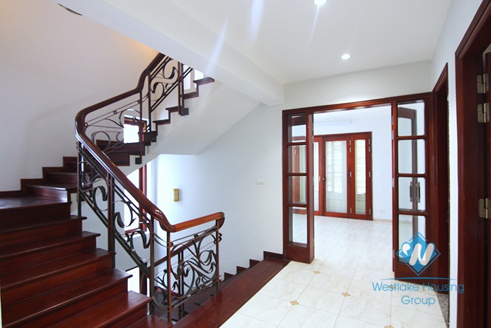 A massive villa for rent on Au Co street, Tay Ho District