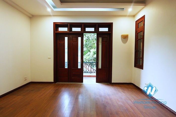 A massive villa for rent on Au Co street, Tay Ho District