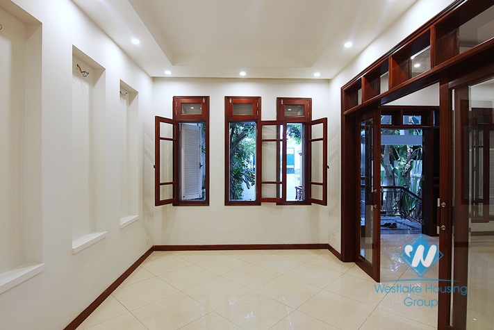 A massive villa for rent on Au Co street, Tay Ho District