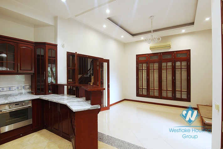 A massive villa for rent on Au Co street, Tay Ho District