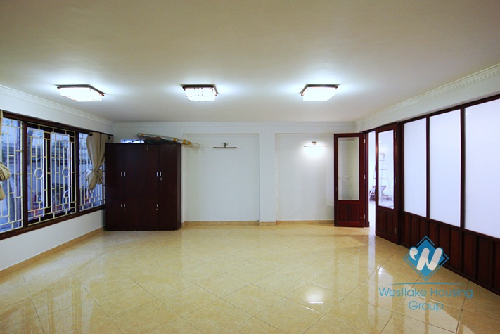 A massive villa for rent on Au Co street, Tay Ho District