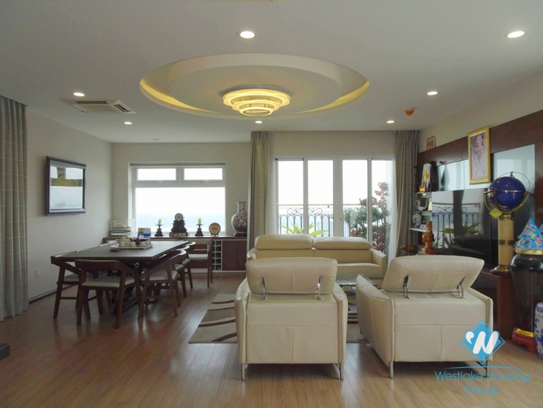 Highfloor Red River view 3 bedrooms apartment for rent in Hai Ba Trung, Hanoi 